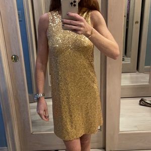 Show stopper! Fun gold sparkly dress.
